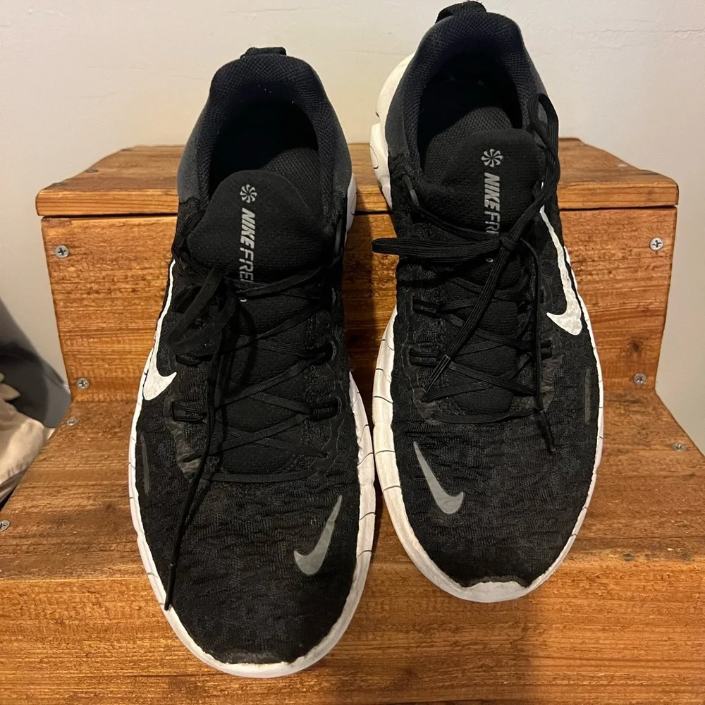 Nike Black and White Men's Athletic Running Sneakers
